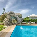 Hébergement de vacances Family In Cagli With Pool *