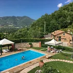 Hébergement de vacances Family In Cagli With Pool *