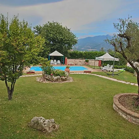 別荘 Family In Cagli With Pool