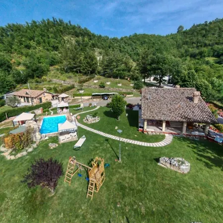 Сasa de vacaciones Family In Cagli With Pool *